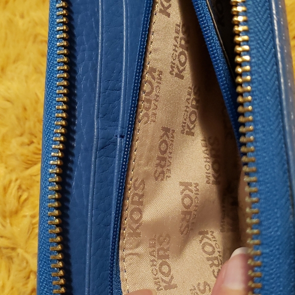 Michael Kors Jet Set zippered wallet - Picture 5 of 14